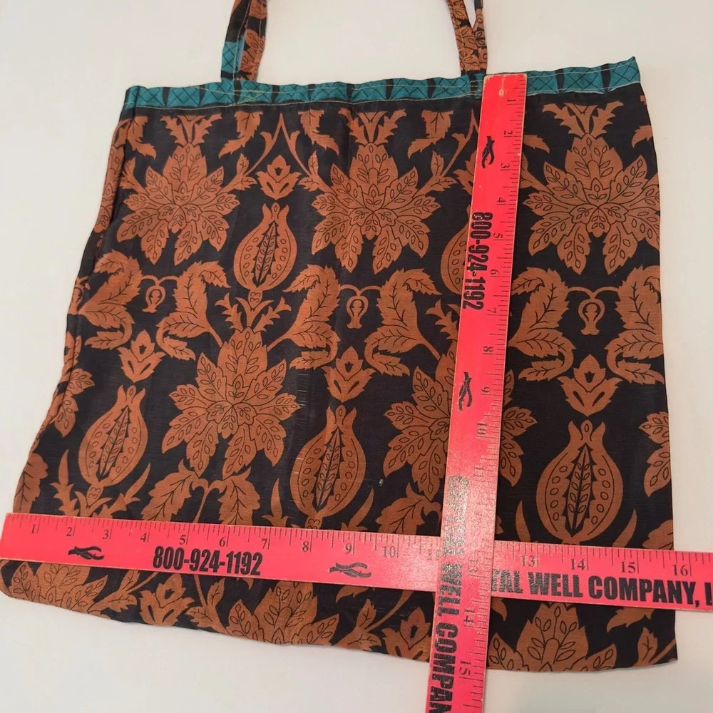 The Unbranded Brand lightweight tote